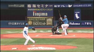 6回裏、牧選手がライトスタンドへ飛び込むソロホームランを放ち点差を縮める！