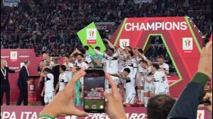 ボローニャがコッパ・イタリア優勝！　歓喜の瞬間をピッチ目線から【セリエA】