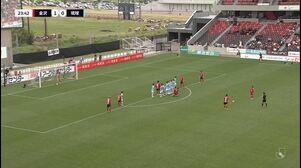 【嶋田慎太郎】ゴール正面からのフリーキックはポスト直撃「ツエーゲン金沢 vs FC琉球」