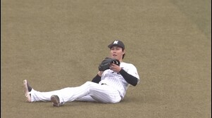 【3回表】ナイスプレー!! マリーンズ・藤原恭大 前に落ちそうな打球をスライディングキャッチ!! 2025年6月14日 千葉ロッテマリーンズ 対 東京ヤクルトスワローズ