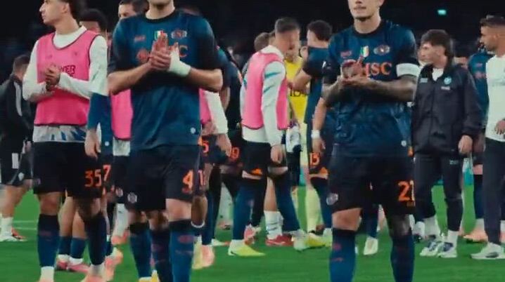 【極希少】マンチェスター・シティ東京popup限定ムーンチェスターネオンパーカー マンチェスター・シティ東京ポップアップ限定ムーンチェスター