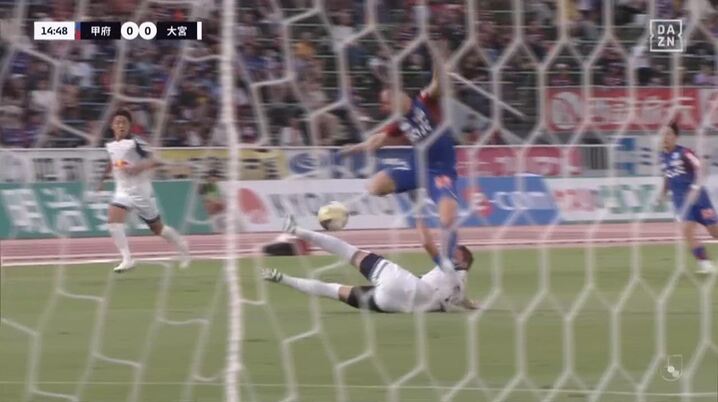 トレーニングを1日も休んだことがない、動き続けた巻誠一郎が