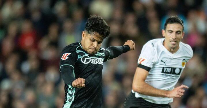 ペップも愛用！マンチェスター・シティのダウンベスト - スポーツナビ