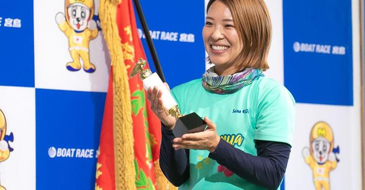 女子ボートレーサー小野生奈選手サイン入りプロペラ&峰竜太シャツ&堀未央奈 女子ボートレーサー小野生奈選手サイン入りプロペラ&峰竜太シャツ&堀