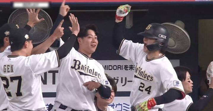 埼玉西武ライオンズ 滝澤夏央選手 プロ初本塁打記念直筆サイン入りフォト　即購入◎ 滝澤夏央選手プロ初本塁打記念グッズ」本日より販売スタート