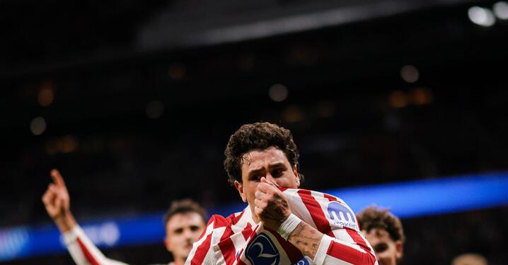 1. FCケルン | ポドルスキ直筆サイン入りケルンユニフォームが当たる