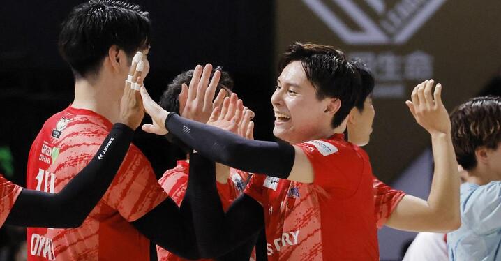サントリー・髙橋藍×ジェイテクト・小川智大が後半戦への