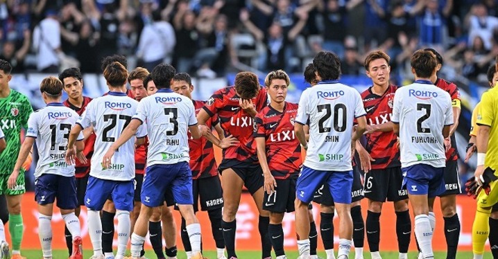 JぇJぇJぇ★★ Jay-Z, as photographed backstage at Power 106's “Powerhouse
