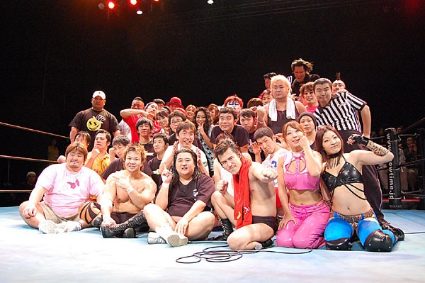 小猪木vs.小島、ダチョウ倶楽部参戦などバラエティに富みまくったラインナップで開催された今回の西口DXプロレス