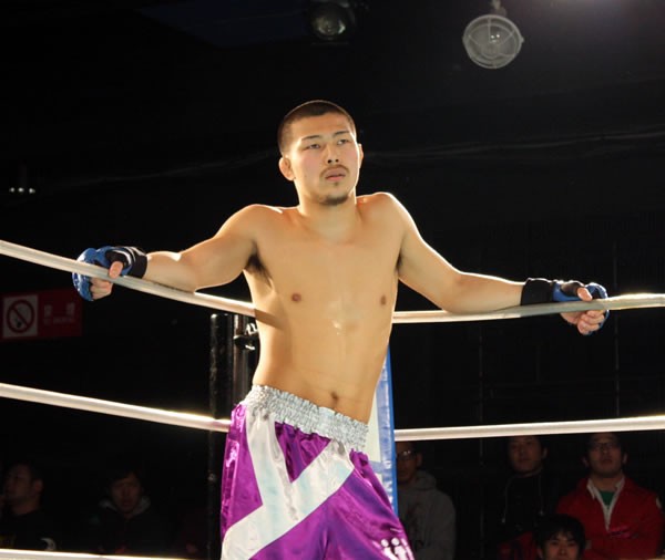 出番のなかった内村が小谷&山田にシングル戦を要求
