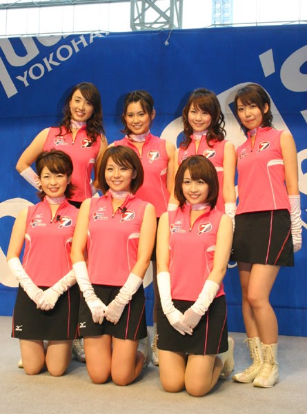 「ピンポン7」メンバーの(前列左から)松丸友紀、大橋未歩、相内優香、(後列左から)前田海嘉、大竹佐知、秋元玲奈、須黒清華(敬称略)