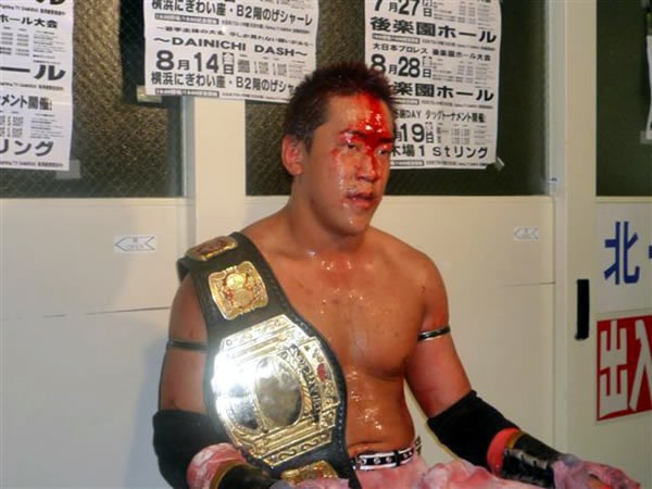 デスマッチ新世代対決は宮本が制する＝大日本プロレス