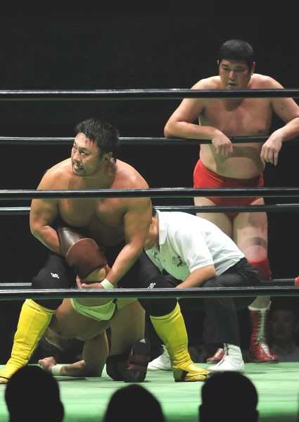 メーンイベントでは川田(手前)&田上の“聖鬼軍”が約9年ぶりに復活