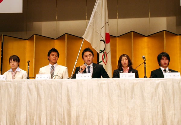 【菅悲報】Twitter民「#アスリートに殺される」五輪選手のワクチン優先接種に非難轟々  [297142216]->画像>1枚 