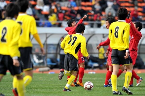 堅守の境 一瞬のすきで崩れたシナリオ 高校サッカー3回戦 スポーツナビ 堅守の境 一瞬のすきで崩れたシナリオ 高校サッカー3回戦 スポーツナビ