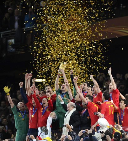 スペインは延長戦の末にオランダを下し、W杯初優勝を成し遂げた