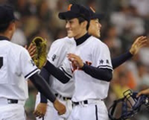 根拠のある速球勝負を見せた興南 島袋 タジケンの甲子園リポート2010 スポーツナビ 根拠のある速球勝負を見せた興南 島袋 タジケンの甲子園リポート2010 スポーツナビ