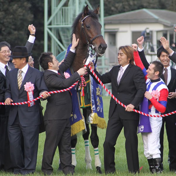 うのにもお得な情報満載！ ヴィクトワール2cm差の劇勝! デムーロ「夢かなった」=有馬 ゼッケン