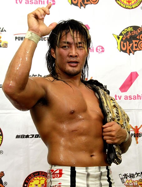 後藤を破りV5に成功した王者・棚橋。「ファンの応援があったから」と超満員札止めの観衆に感謝