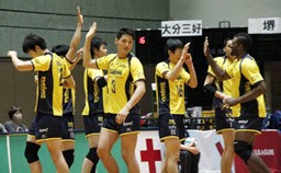 堺ブレイザーズは選手たちも意見を出し合い、ファン獲得のためのチャレンジを行っている