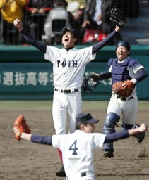 藤浪だけじゃない大阪桐蔭、全員で勝ち取った優勝旗=第８４回選抜高校