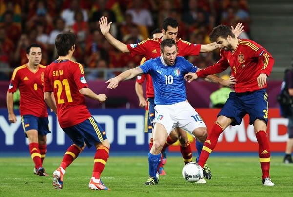 勝者にあった団結と自信 そして王者のプランニング ラ ロハ スペイン代表の秘密 ユーロ2012版 スポーツナビ 勝者にあった団結と自信 そして王者のプランニング ラ ロハ スペイン代表の秘密 ユーロ2012版 スポーツナビ