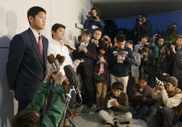 高校生のドラフト1位候補(当時)として初めて、日本球界を経ずのメジャー挑戦を表明した花巻東高・大谷翔平