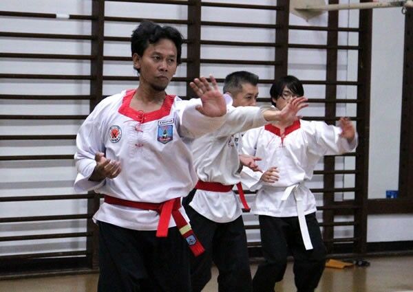 インドネシア武術 シラット の実体 いざ突撃取材 帰ってきたシネマ地獄拳 第６回 スポーツナビ