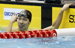 史上初の5冠を達成した萩野。速さの秘密は、キックの強さに加え、水の抵抗を受けないよう体を一直線に保つ泳ぎ方にある