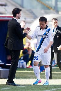 長友はなぜ左膝の故障を再発させたのか チームドクターへ募る監督の不信感 スポーツナビ 長友はなぜ左膝の故障を再発させたのか チームドクターへ募る監督の不信感 スポーツナビ