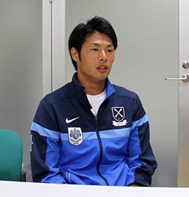 来季からの鹿島加入が内定している赤崎に、大卒選手のメリットを語ってもらった