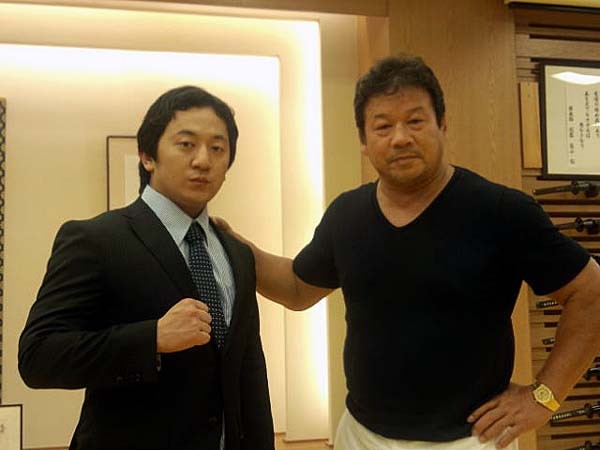 レジェンドプロレスでアレクサンダー大塚とエキシビションマッチが決まった藤波怜於南(左)