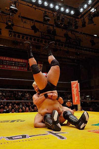 優勝決定戦進出の目はなかった佐藤耕平だが、意地を見せて関本大介の決勝進出を阻止した