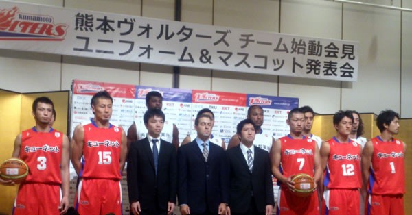 NBL開幕を控え「熊本ヴォルターズ」が始動。今年8月の会見には地元報道陣が多数詰めかけた。