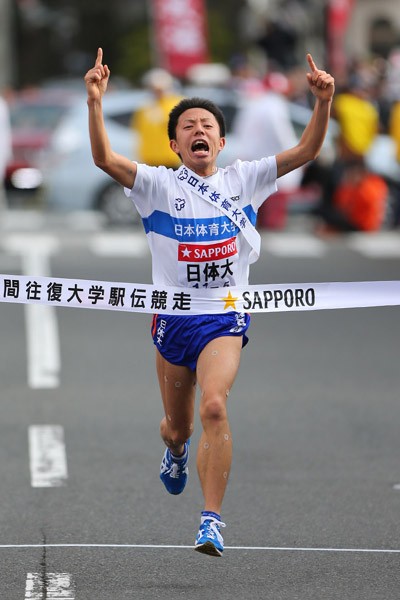 前回大会、5区区間賞の快走でチームを30年ぶり総合優勝に導いた日本体育大・服部翔大(写真)も順当にエントリー