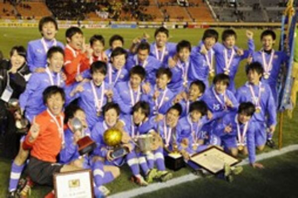 戦力の均衡化が生んだ 地方の戴冠者 第92回全国高校サッカー選手権 総括 スポーツナビ 戦力の均衡化が生んだ 地方の戴冠者 第92回全国高校サッカー選手権 総括 スポーツナビ