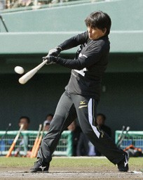 9日にはフリー打撃を行った松井氏。その打撃に阿部は驚きを隠せなかった