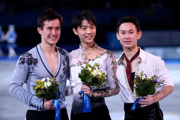 ライバルのパトリック・チャン(左)は銀メダル。GPシリーズでチャンに敗れたことが、五輪での勝利につながったという