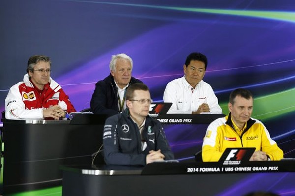 ホンダはF1復帰前にもかかわらず、FIA記者会見に出席。実に異例のことである。後段右がホンダのF1プロジェクトリーダー新井康久氏。後段中央がFIAのF1担当責任者チャーリー・ホワイティング