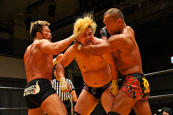 2日連続のタイトルマッチとなった弾丸ヤンキースは橋本や関本ら大日勢と肉弾戦を展開。防衛に成功した田中は「気持ちいい試合だった」と振り返ったエルボー攻撃を