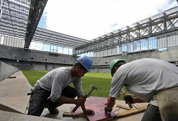 完璧とはいえないまま本番を迎えるW杯。そこにはブラジルの国民性や内情がよく表れていた