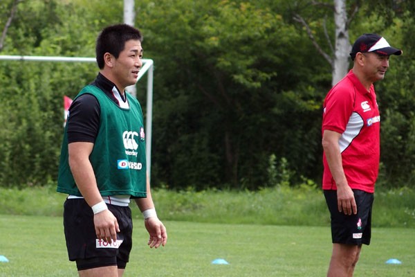 小野(左)はエディーHC(右)との面談を経て、日本代表に復帰した