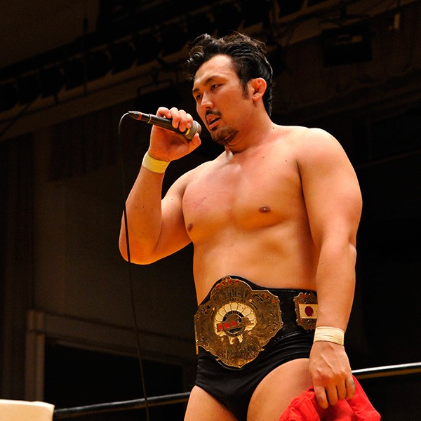 タマ・ウィリアムスから第22代NWA UNヘビー級王座を奪取した鈴木は防衛戦の相手にケンドー・カシンを指名した