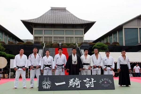 お寺の境内で前代未聞の格闘技大会開催 須藤元気が仕掛ける武道 一騎討 とは スポーツナビ お寺の境内で前代未聞の格闘技大会開催 須藤元気が仕掛ける武道 一騎討 とは スポーツナビ