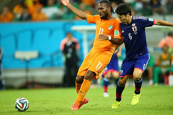「1対1の激しさはJリーグや親善試合と全然違った」と振り返る森重(右)