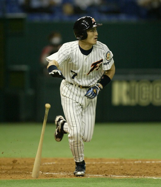 03年に移籍した日本ハムでは2度の戦力外を受け、10年に移籍したオリックスでは1年限りで戦力外となった
