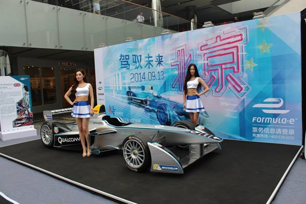 次世代レースを打ち出すため、新たな試みも。
オーバーテイク時の5秒間フルパワーの権利は、インターネット投票で決められる