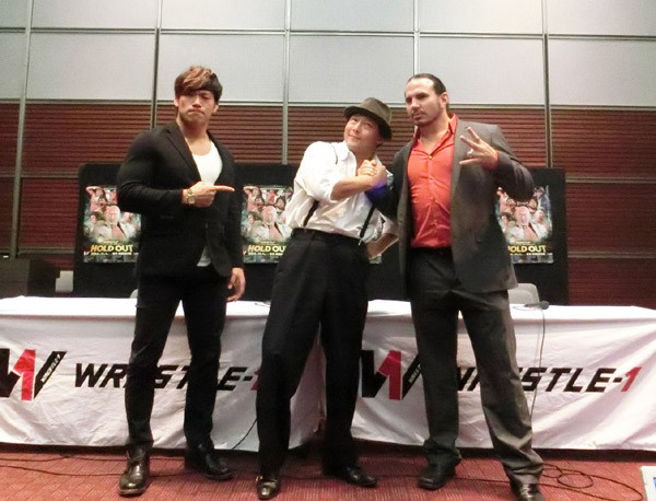 世界のスーパースター、ハーディーとTAJIRIは真田(左)に眼中なし