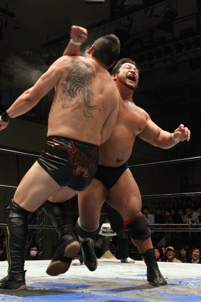現BJWタッグ王者組のツインタワーズを撃破し決勝トーナメント進出を決めた関本組