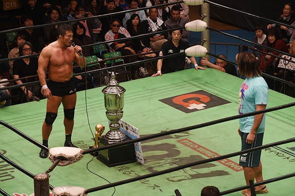 GL初優勝を果たした杉浦はGHCヘビー級王者・丸藤に「どっちが強いか決めよう」と12.6有明コロシアム大会での対戦をアピールした